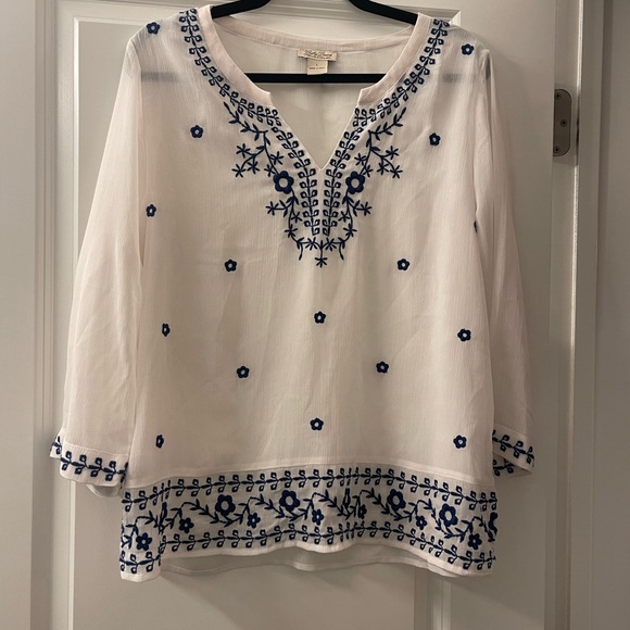 Lucky Brand Tops - Lucky Brand Cream Embellished 3/4 Sleeve Tunic Blouse blue embroidered